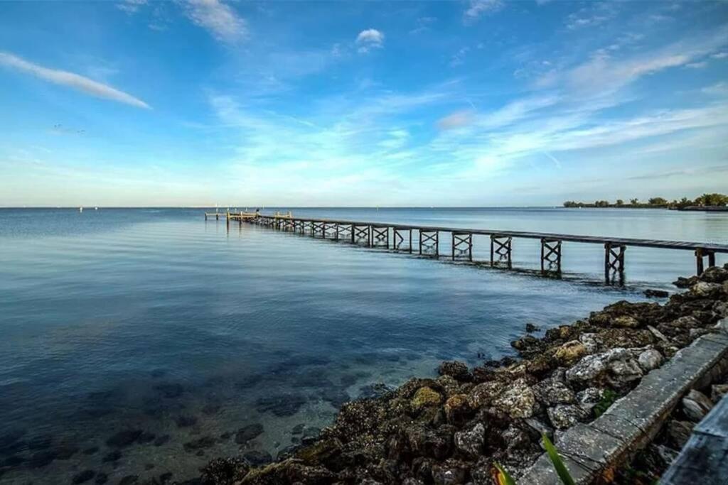 Bay View, Studio206, Beach Steps Away! Pool+Wifi ラスキン エクステリア 写真