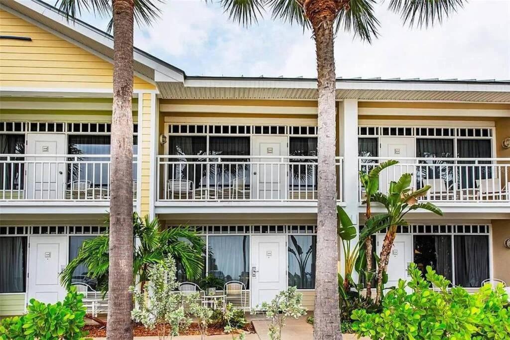 Bay View, Studio206, Beach Steps Away! Pool+Wifi ラスキン エクステリア 写真