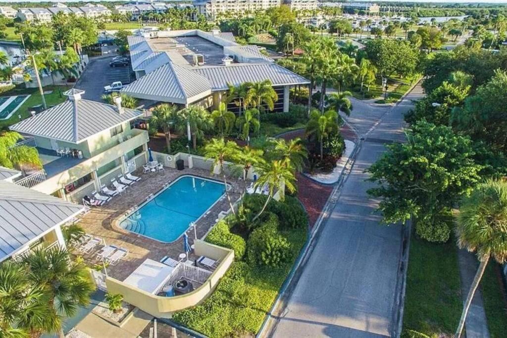 Bay View, Studio206, Beach Steps Away! Pool+Wifi ラスキン エクステリア 写真