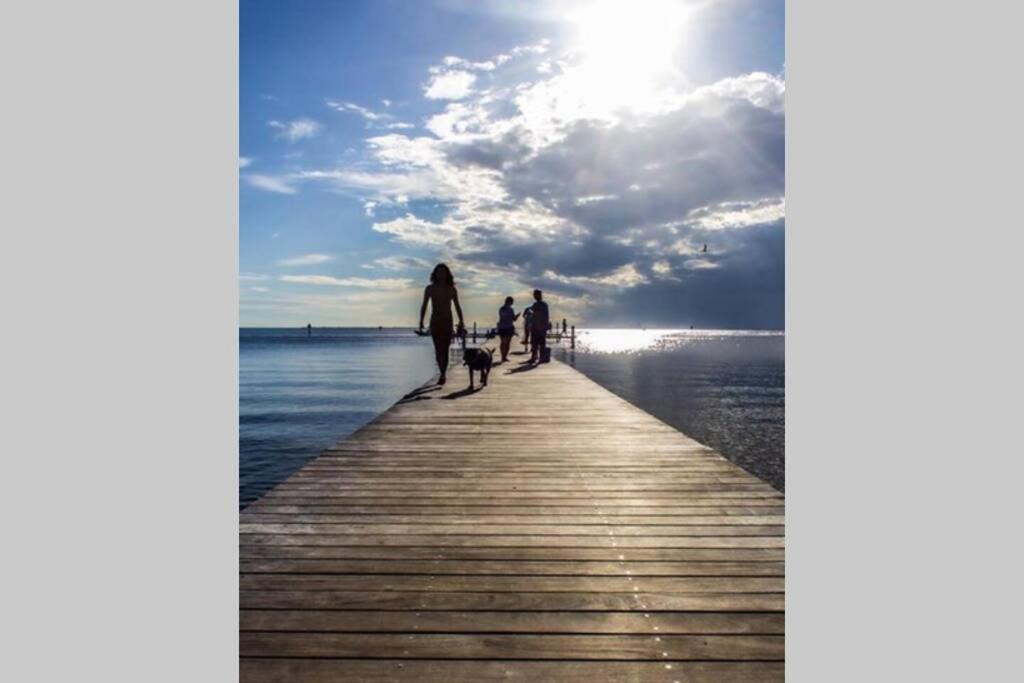 Bay View, Studio206, Beach Steps Away! Pool+Wifi ラスキン エクステリア 写真