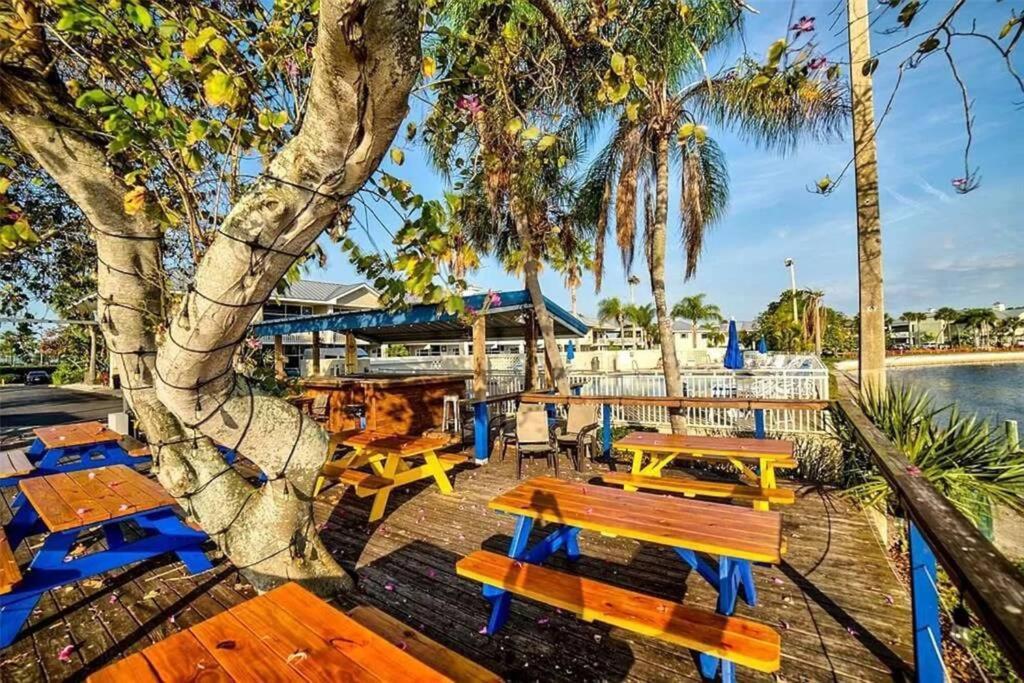 Bay View, Studio206, Beach Steps Away! Pool+Wifi ラスキン エクステリア 写真