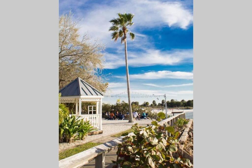 Bay View, Studio206, Beach Steps Away! Pool+Wifi ラスキン エクステリア 写真