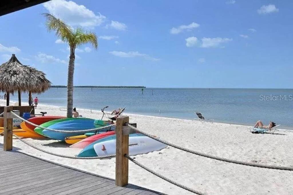Bay View, Studio206, Beach Steps Away! Pool+Wifi ラスキン エクステリア 写真