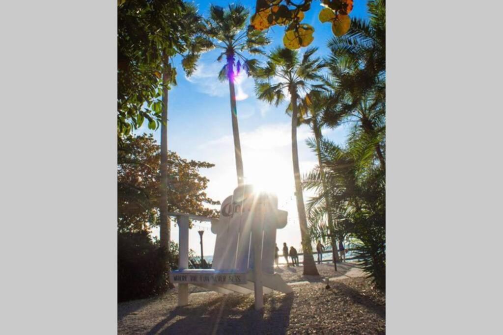 Bay View, Studio206, Beach Steps Away! Pool+Wifi ラスキン エクステリア 写真