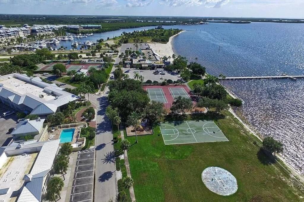 Bay View, Studio206, Beach Steps Away! Pool+Wifi ラスキン エクステリア 写真