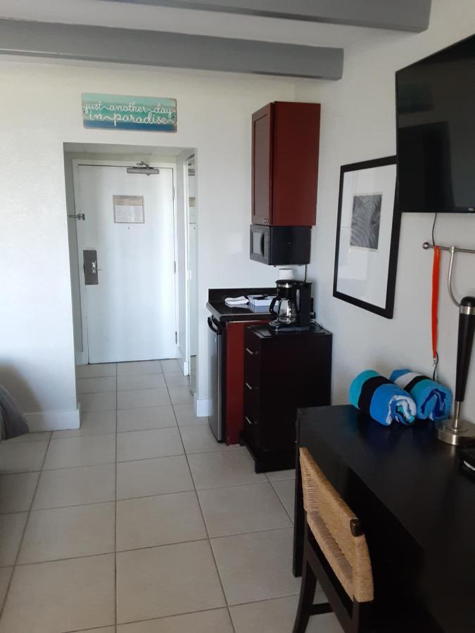 Bay View, Studio206, Beach Steps Away! Pool+Wifi ラスキン エクステリア 写真