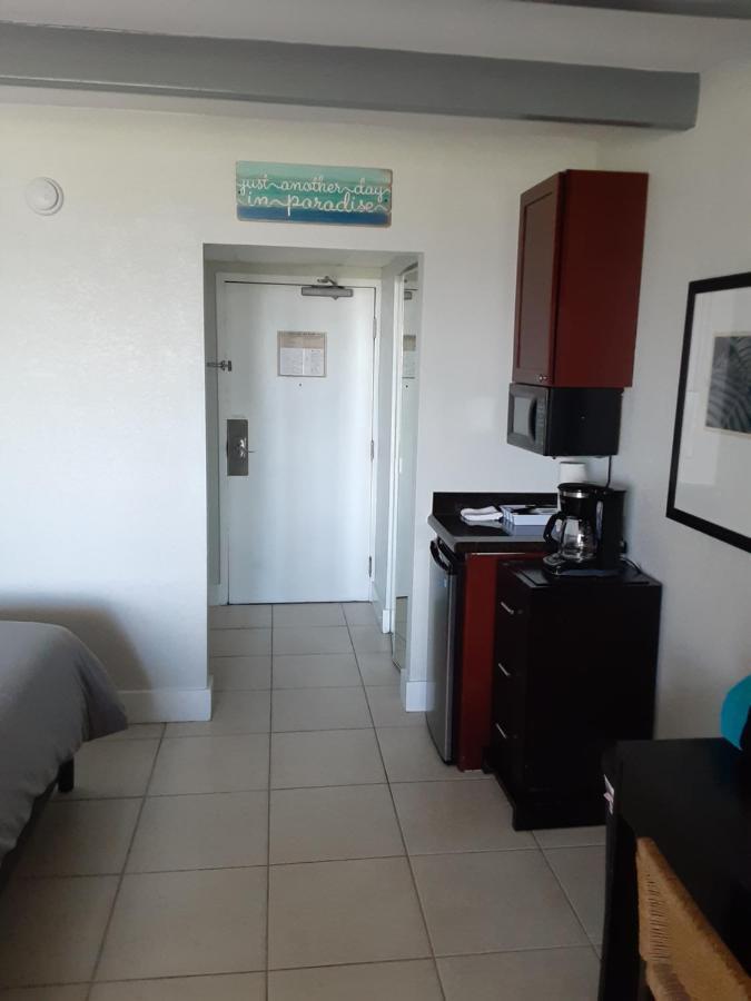 Bay View, Studio206, Beach Steps Away! Pool+Wifi ラスキン エクステリア 写真
