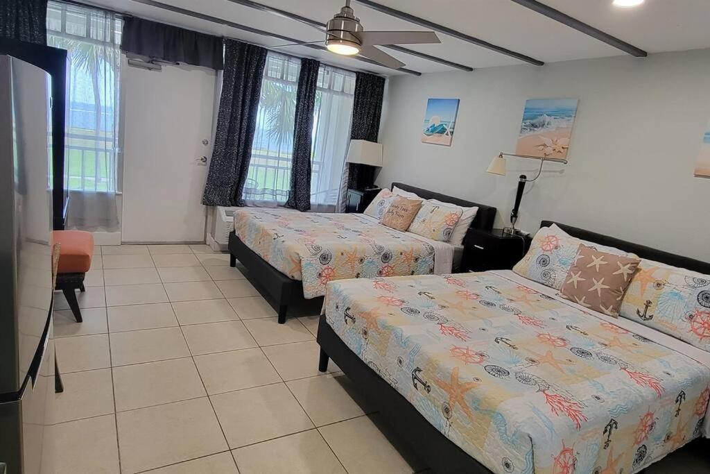 Bay View, Studio206, Beach Steps Away! Pool+Wifi ラスキン エクステリア 写真